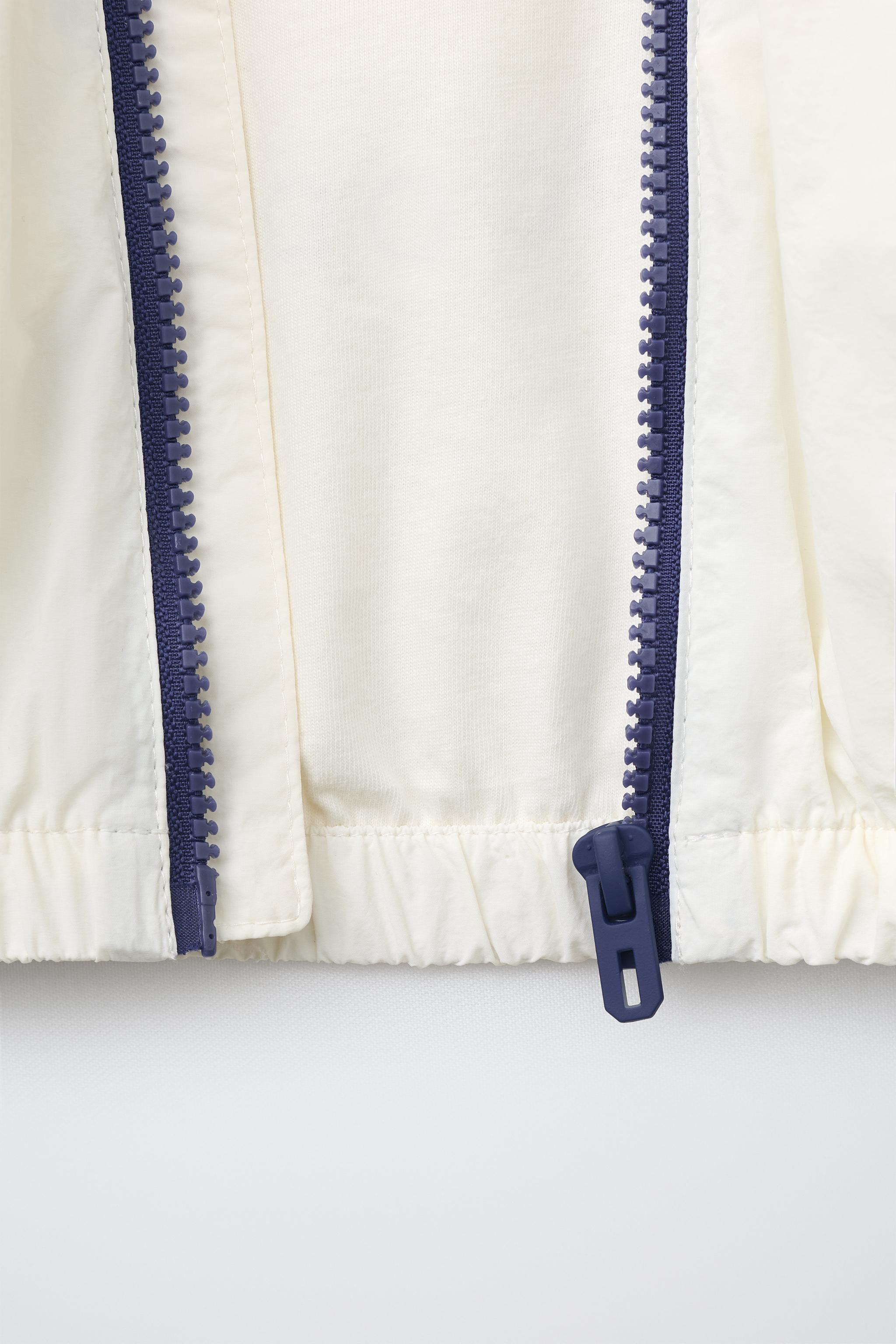 LIGHTWEIGHT WATER REPELLENT COLORBLOCK RAINCOAT